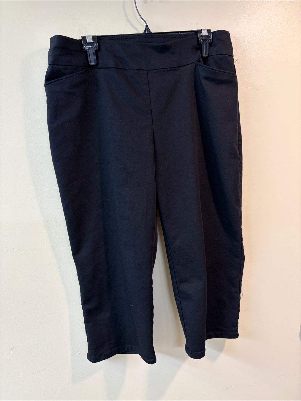 croft & barrow Black Pull-On Capri Pants